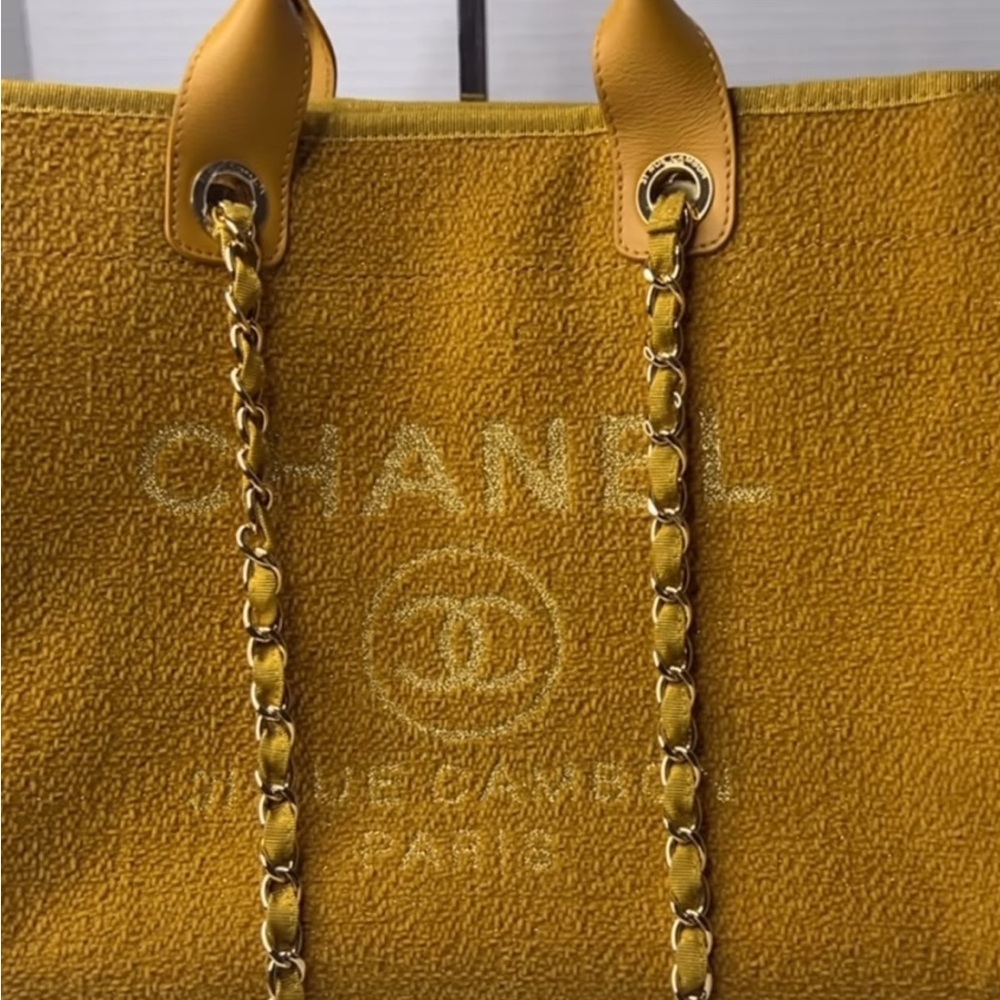 CHANEL ‼️SOLD‼️ LARGE LIMITED EDITION DEAUVILLE TOTE BAG, LARGE~METALLIC~TWEED - Picture 3 of 17